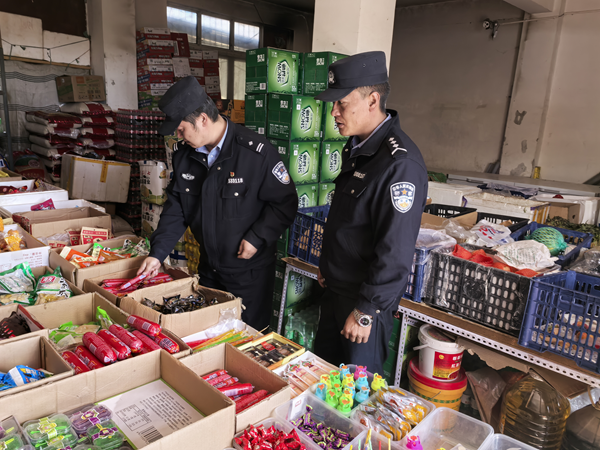 西藏贡觉县公安局拉妥乡派出所开展食品安全检查守护“舌尖上的安全”！