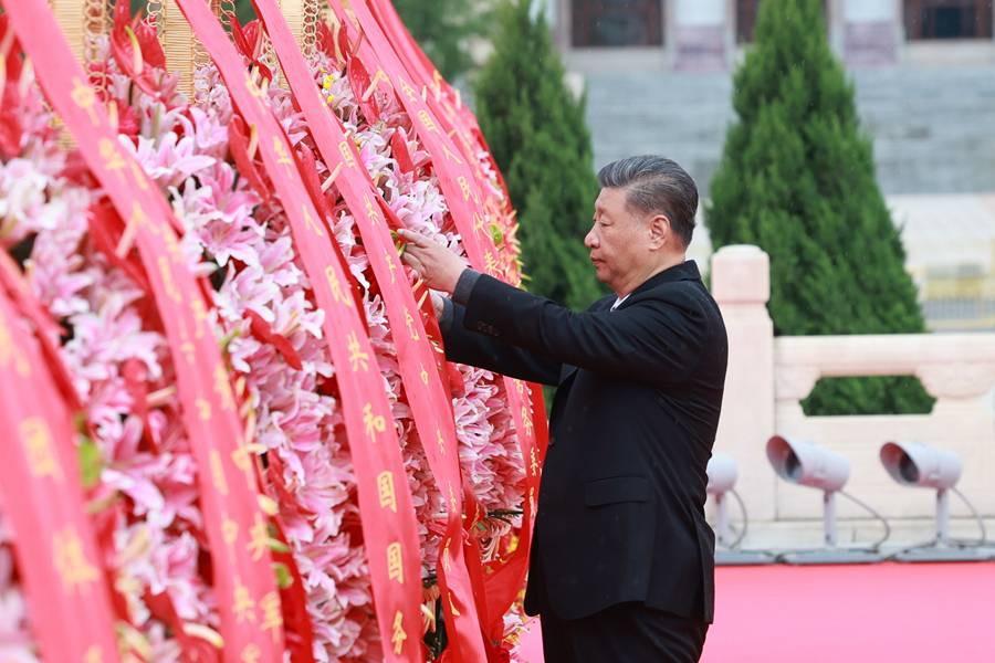 烈士纪念日向人民英雄敬献花篮仪式在京隆重举行 习近平等党和国家领导人出席